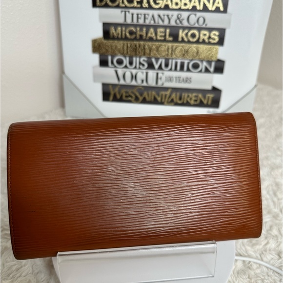 Louis Vuitton Brown Epi Leather Sarah Wallet - Picture 1 of 11